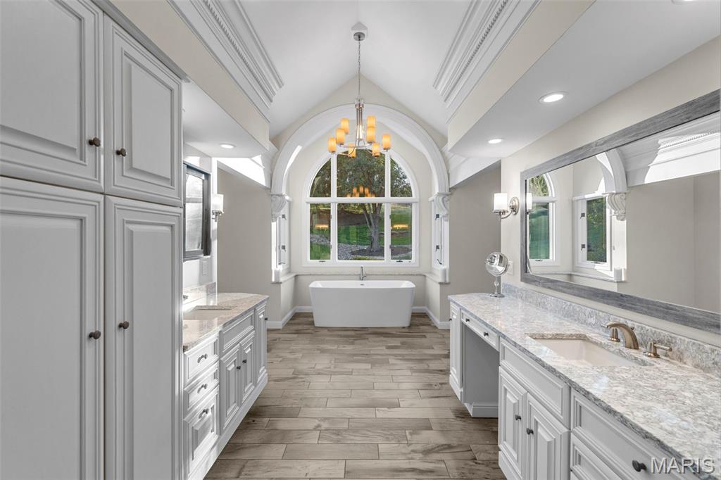 Summit View Place Lts 8 & 9 Bdy Adj - Residential