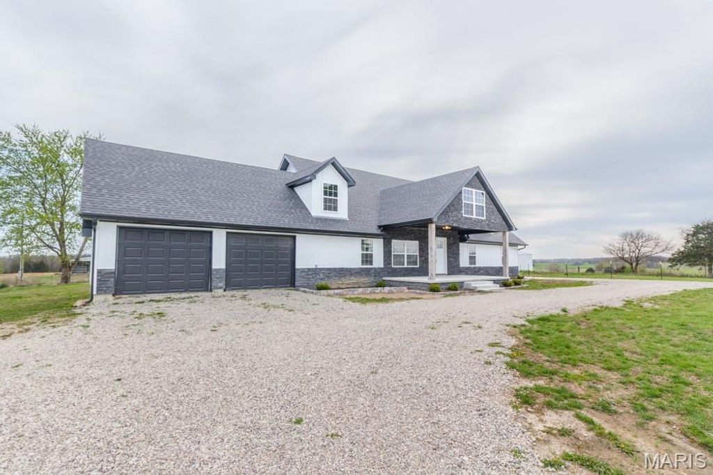 Photo of 24110 EVANSTON Road, Lebanon, MO 65536 (MLS # 26019557)