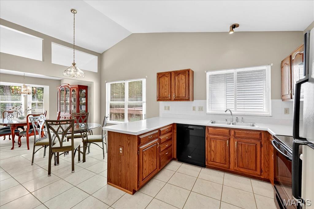 Valley Park, Missouri 63088, United States, 3 Bedrooms Bedrooms, ,2 BathroomsBathrooms,Residential,Pending,200420