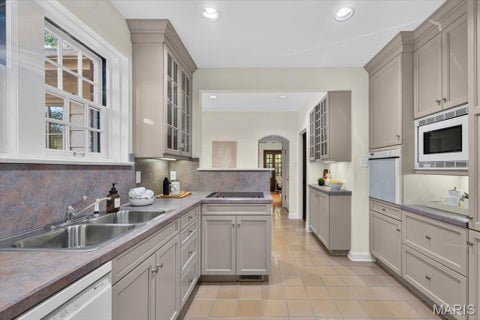 Tiny photo for 1236 S Geyer Road, Kirkwood, MO 63122 (MLS # 26067087)