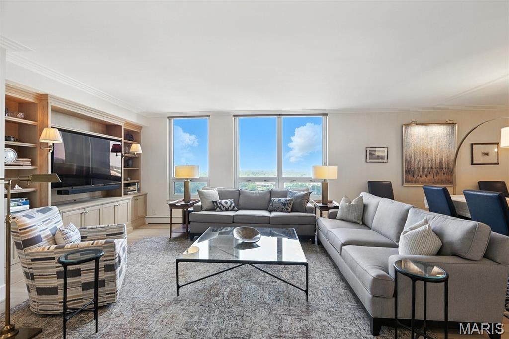 200 S Brentwood Boulevard 15C