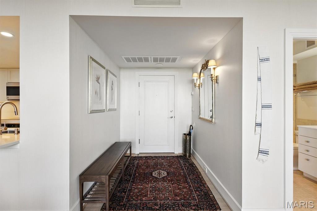 200 S Brentwood Boulevard 15C
