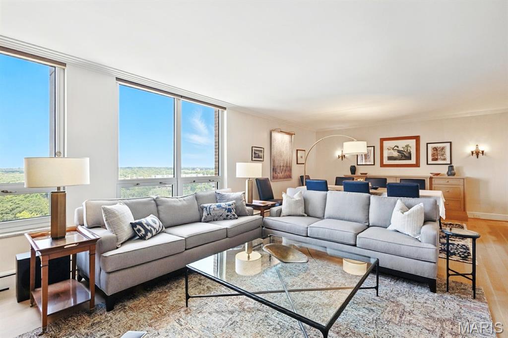 200 S Brentwood Boulevard 15C