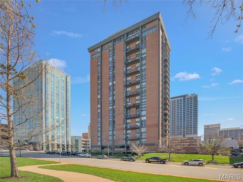 200 S Brentwood Boulevard 15C Clayton MO 63105