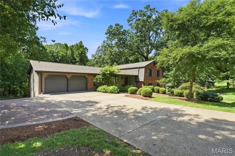 Tiny photo for 1926 Grassy Ridge Road, Kirkwood, MO 63122 (MLS # 26051579)