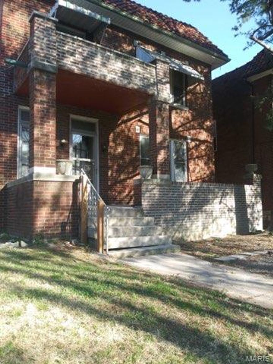 This is a rare opportunity to own in Westmoor Park. Ideal for an investor or house hacker, this well-maintained two-family property features spacious 3-bedroom, 1-bath units filled with natural light. Enjoy a private backyard and a detached three-car garage—an uncommon find in this area.

Located within walking distance to dining, entertainment, and grocery options, and conveniently situated near WashU, major hospitals, and downtown Clayton.

The first-floor unit is occupied by a strong long-term tenant paying $2,250/month. The upstairs unit most recently rented for $2,500/month. Excellent income potential—don’t miss this opportunity.