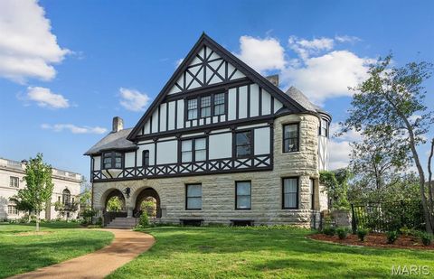 Photo of 29 Portland Place, St Louis, MO 63108 (MLS # 25054182)