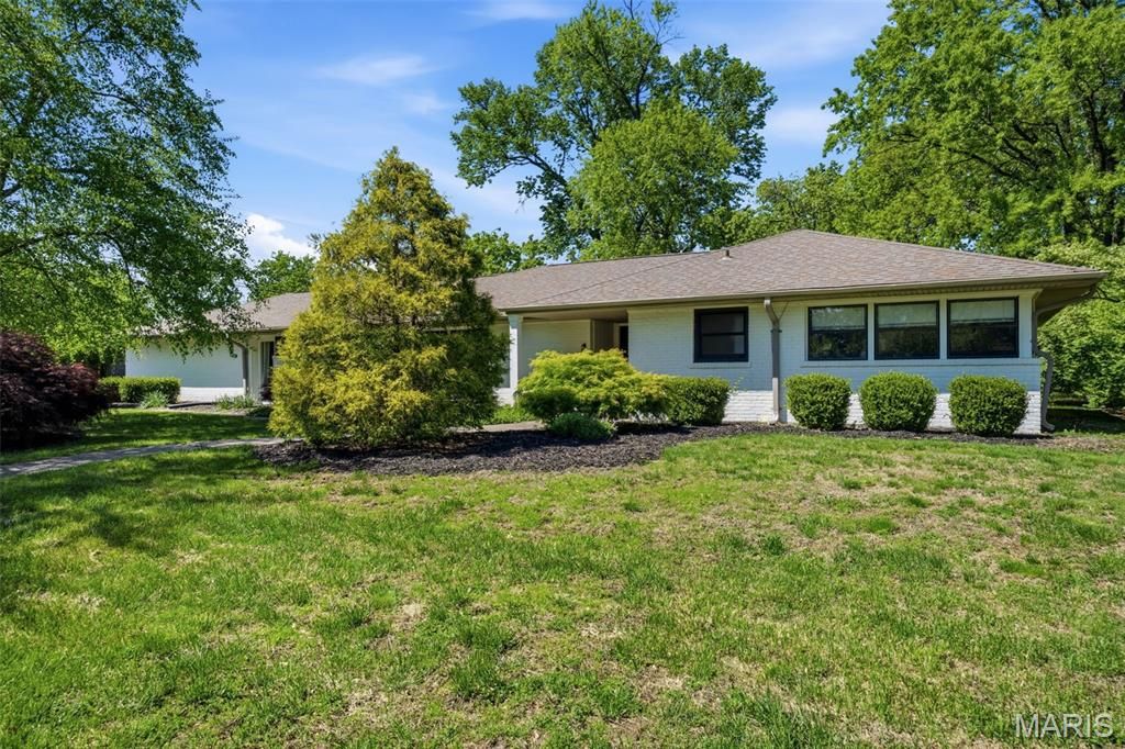 Photo of 107 Stoneyside Lane, Olivette, MO 63132 (MLS # 26022010)