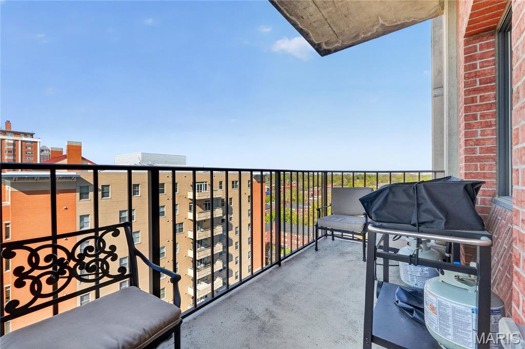 Eight-One-Six South Hanley Condominuim - Residential