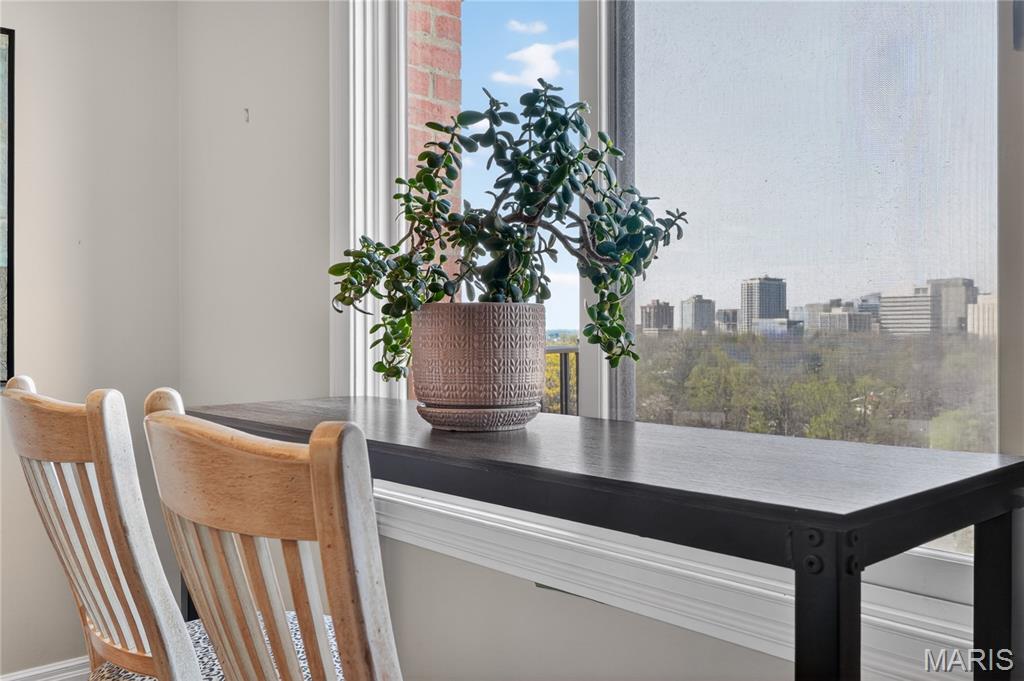 Eight-One-Six South Hanley Condominuim - Residential