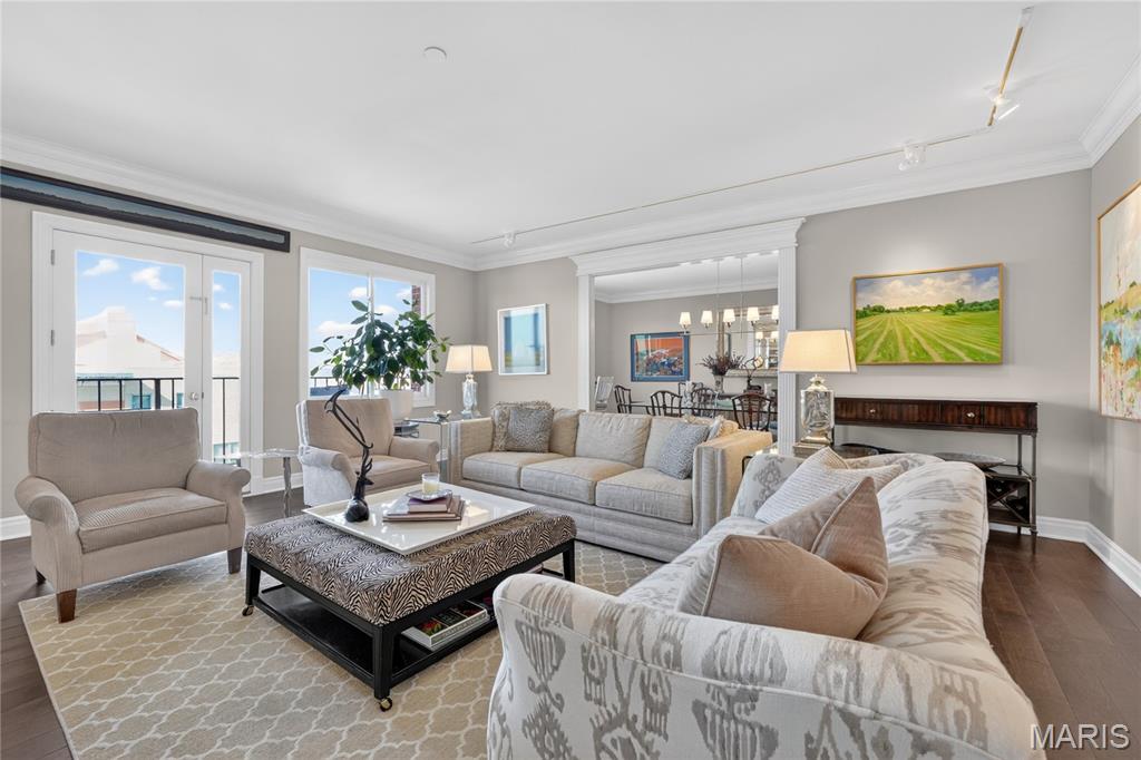 Eight-One-Six South Hanley Condominuim - Residential