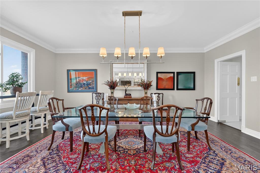 Eight-One-Six South Hanley Condominuim - Residential