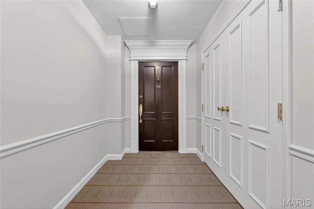 Eight-One-Six South Hanley Condominuim - Residential