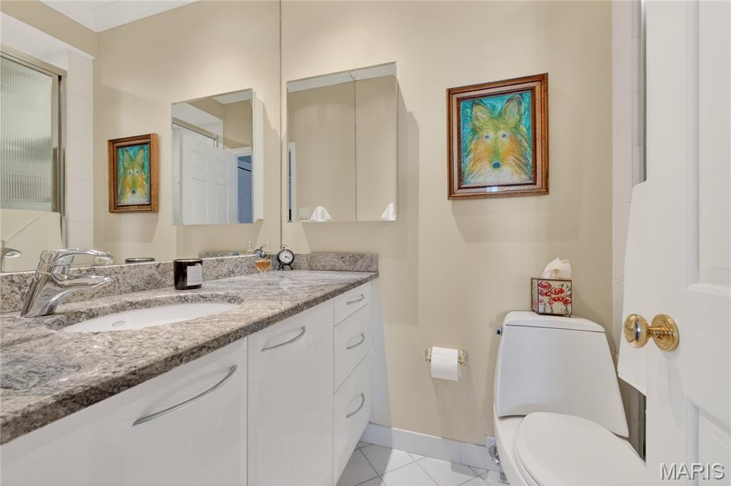 Eight-One-Six South Hanley Condominuim - Residential