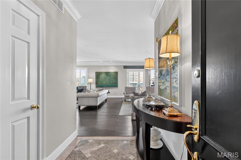 Eight-One-Six South Hanley Condominuim - Residential