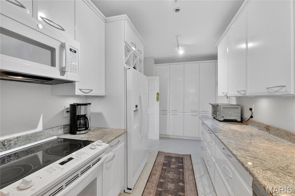 Eight-One-Six South Hanley Condominuim - Residential