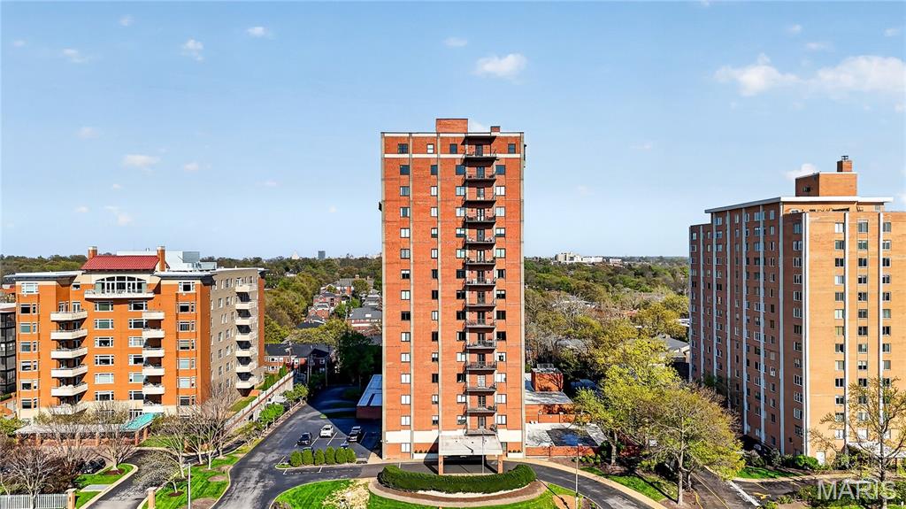 Eight-One-Six South Hanley Condominuim - Residential