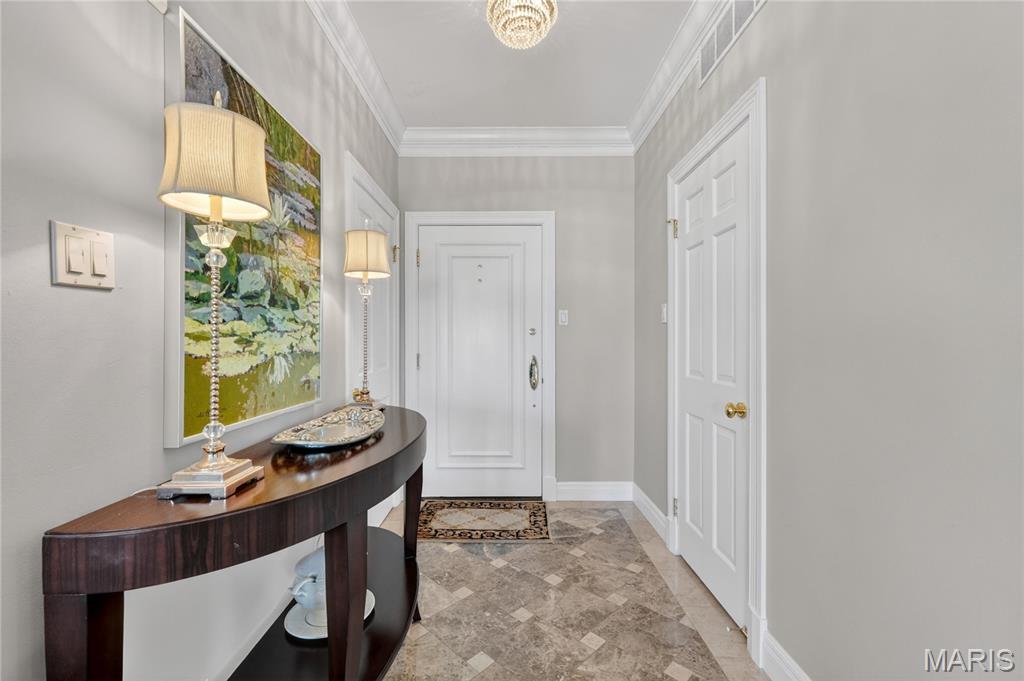 Eight-One-Six South Hanley Condominuim - Residential