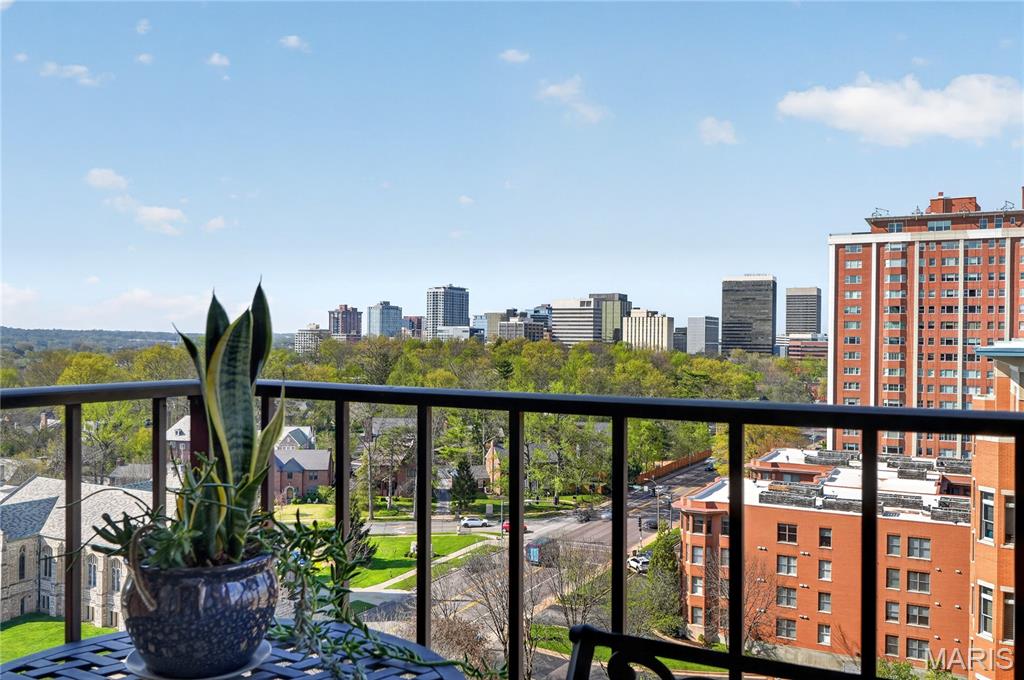 Eight-One-Six South Hanley Condominuim - Residential