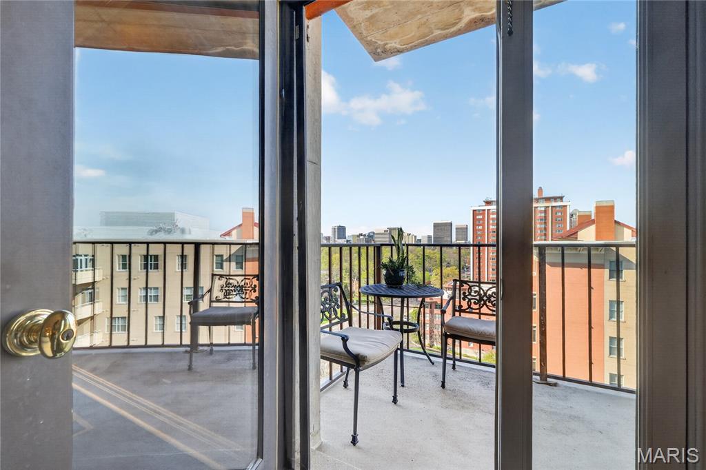 Eight-One-Six South Hanley Condominuim - Residential