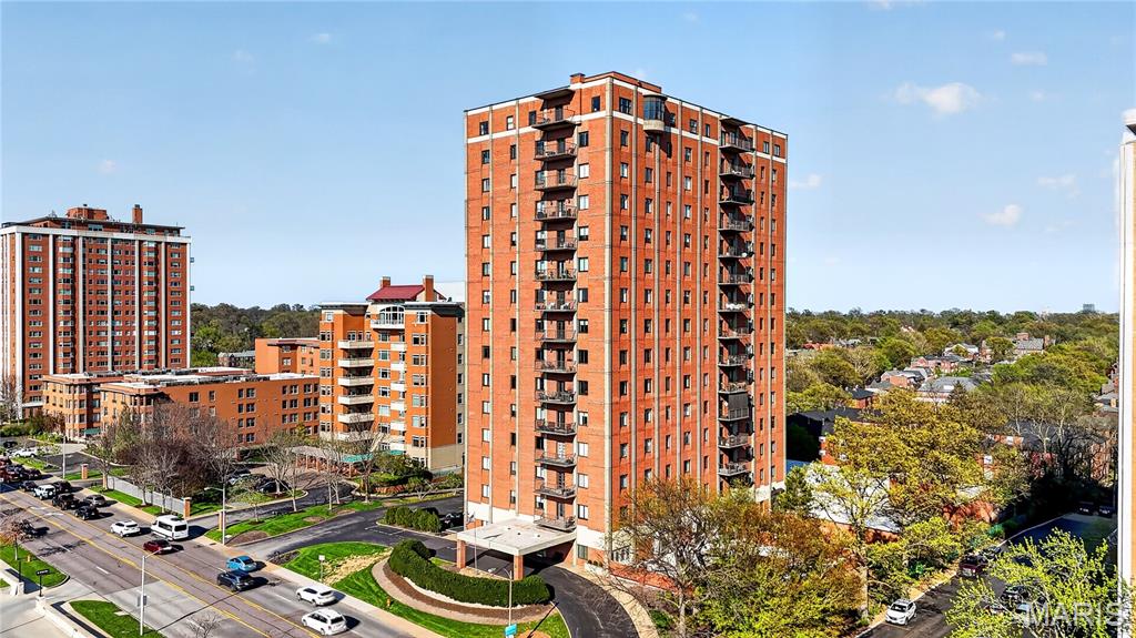 Eight-One-Six South Hanley Condominuim - Residential