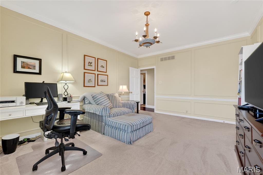 Eight-One-Six South Hanley Condominuim - Residential