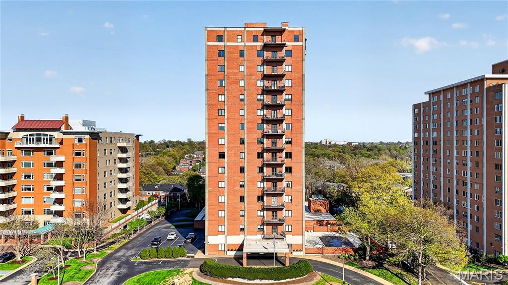 Eight-One-Six South Hanley Condominuim - Residential