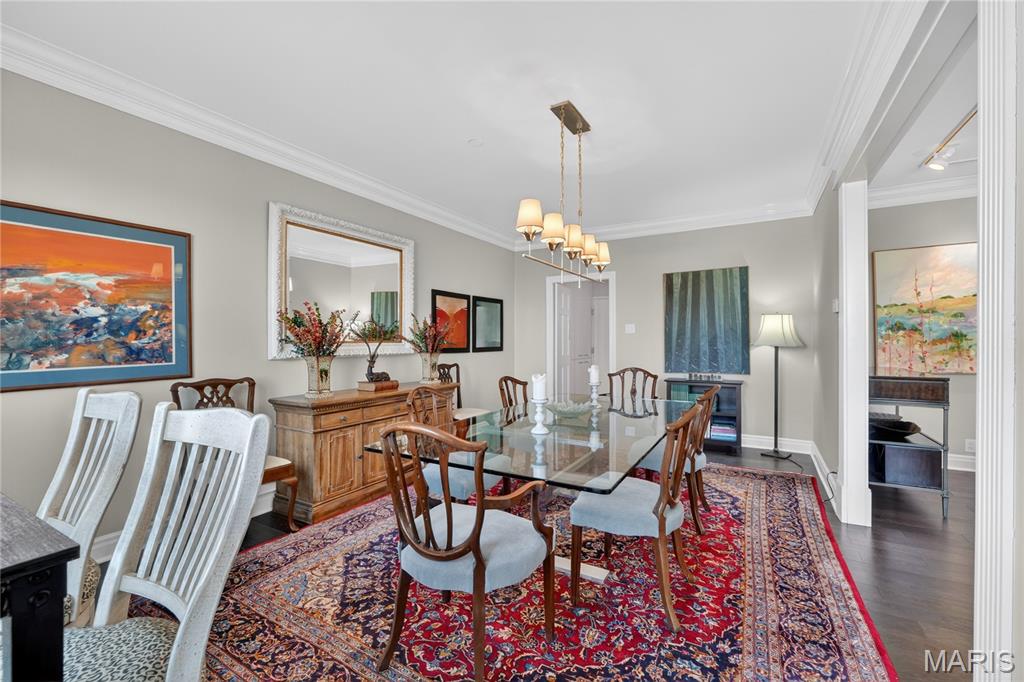 Eight-One-Six South Hanley Condominuim - Residential