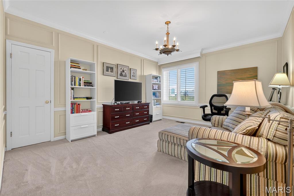 Eight-One-Six South Hanley Condominuim - Residential