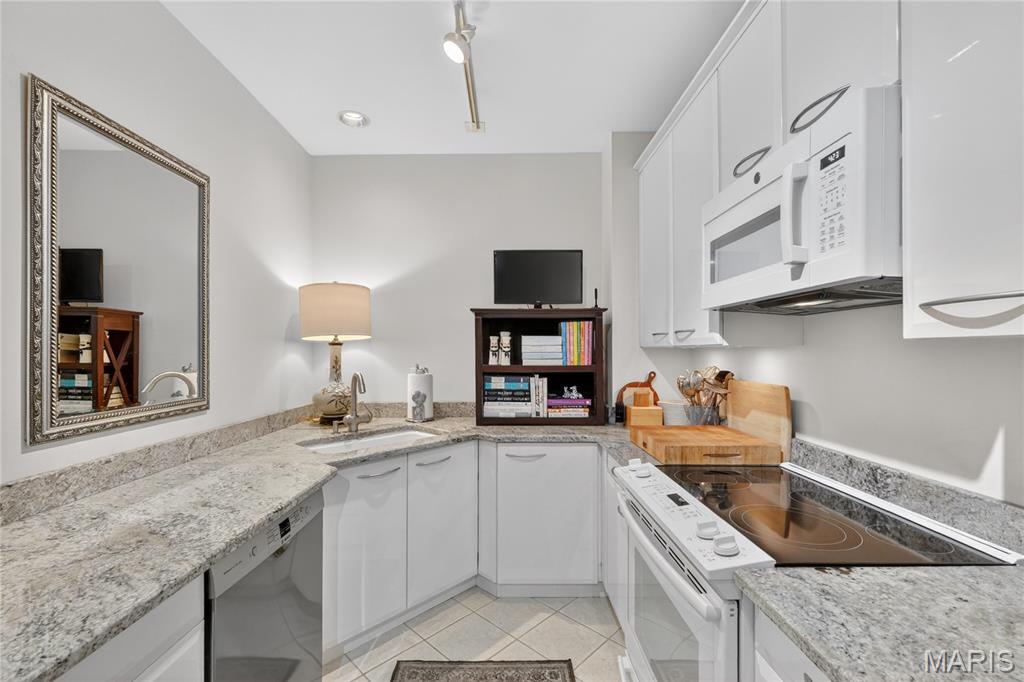 Eight-One-Six South Hanley Condominuim - Residential