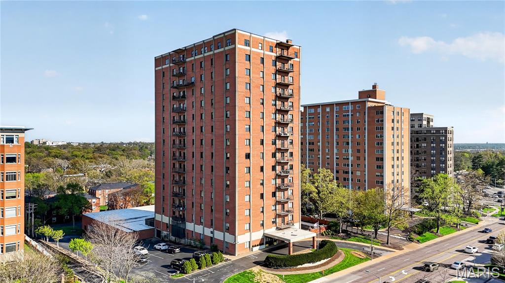 Eight-One-Six South Hanley Condominuim - Residential