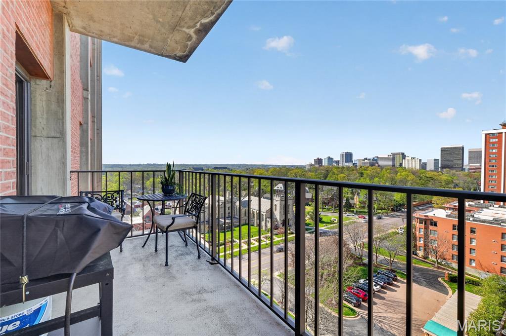 Eight-One-Six South Hanley Condominuim - Residential