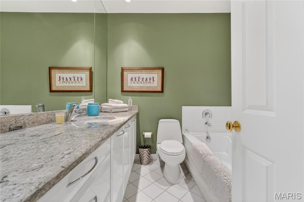 Eight-One-Six South Hanley Condominuim - Residential