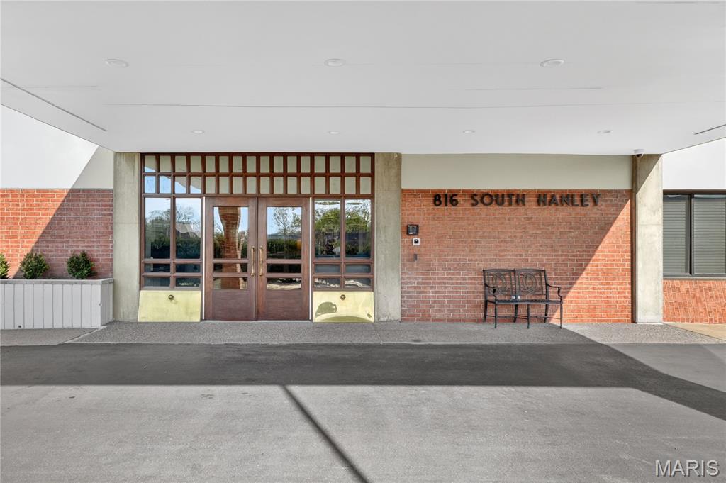 Eight-One-Six South Hanley Condominuim - Residential