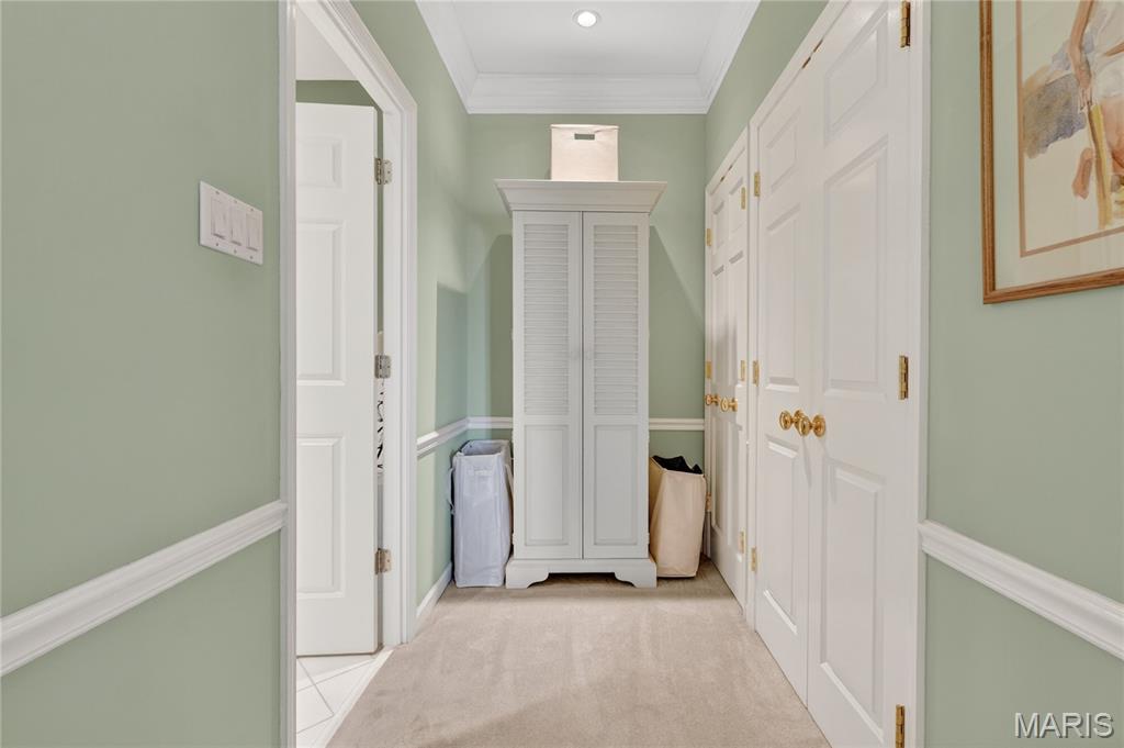 Eight-One-Six South Hanley Condominuim - Residential