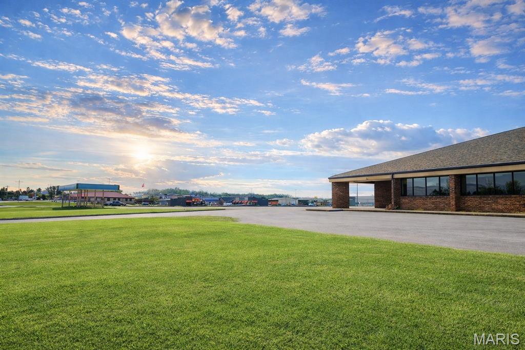 NON SUBDIVISION - Commercial Sale