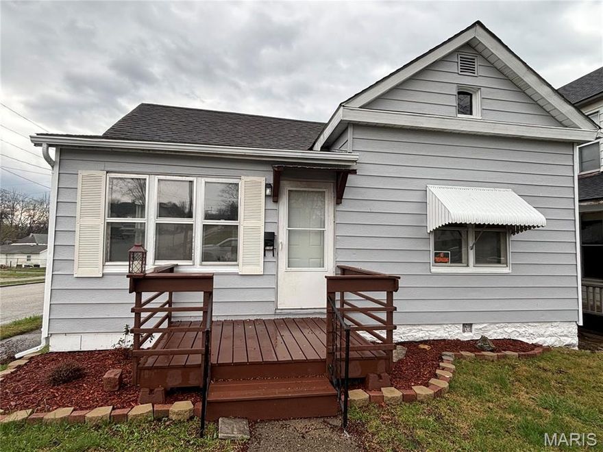 Great curb appeal in this move-in ready three bedroom one bathroom home on a corner lot. Featuring updated kitchen and bathroom plus new carpet and flooring. An added bonus is off street parking slab in the backyard and central heating and air. This is a great starter home - Call today for your appointment!