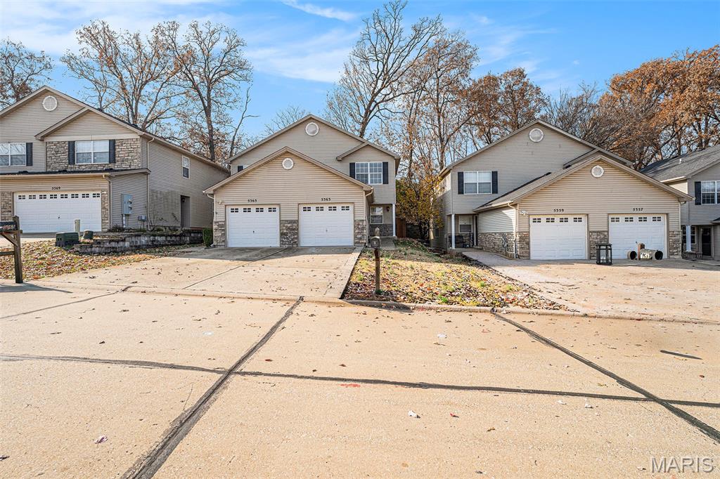 5363 Lakewood Terrace