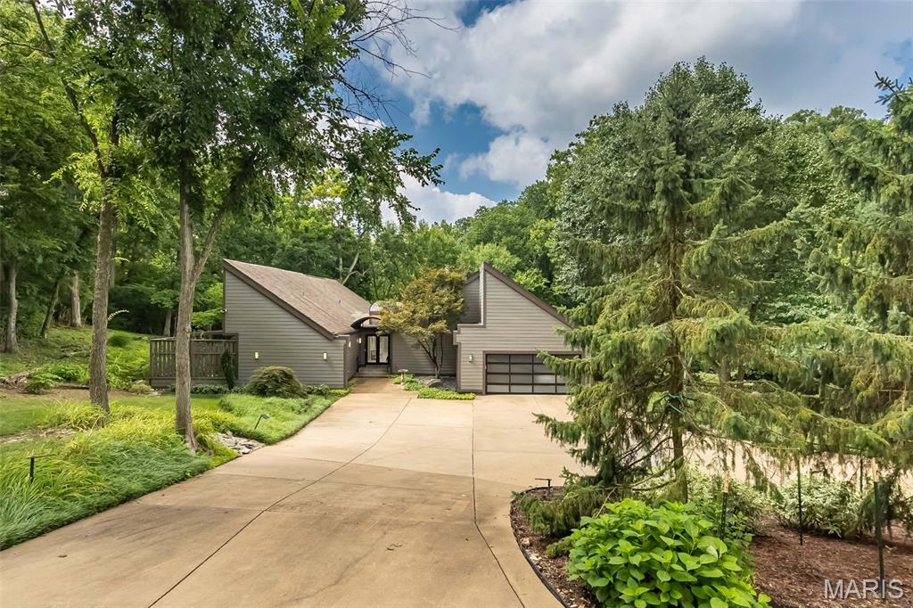 12420 Robyn Road