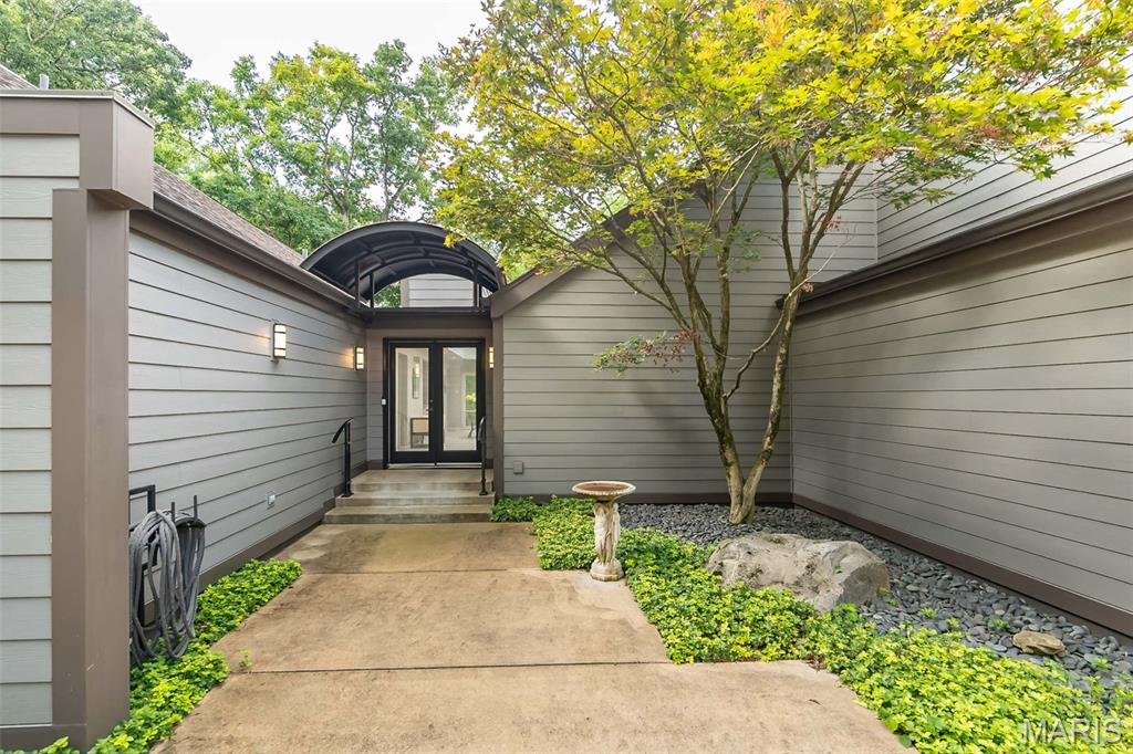 12420 Robyn Road