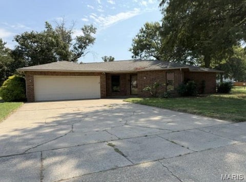 Photo of 202 N Brushwick Avenue, Sikeston, MO 63801 (MLS # 26058467)