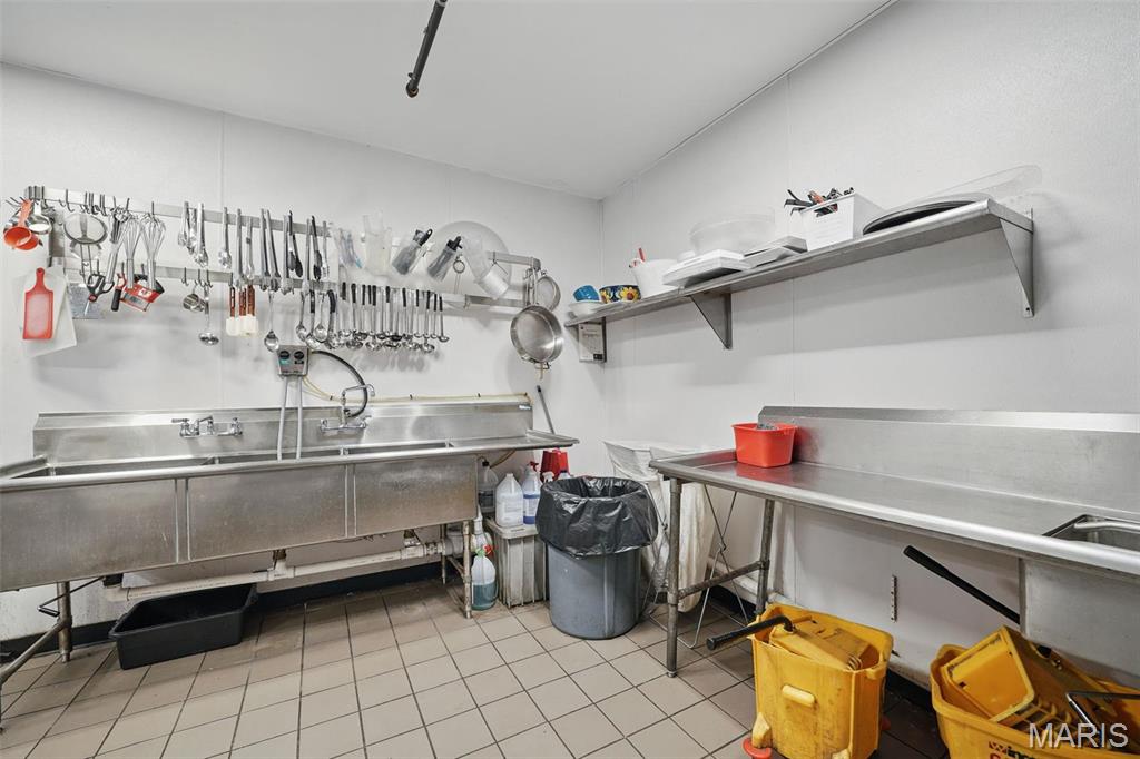 n/a - Commercial Sale