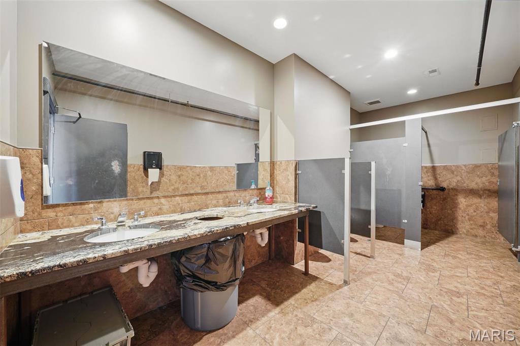 n/a - Commercial Sale