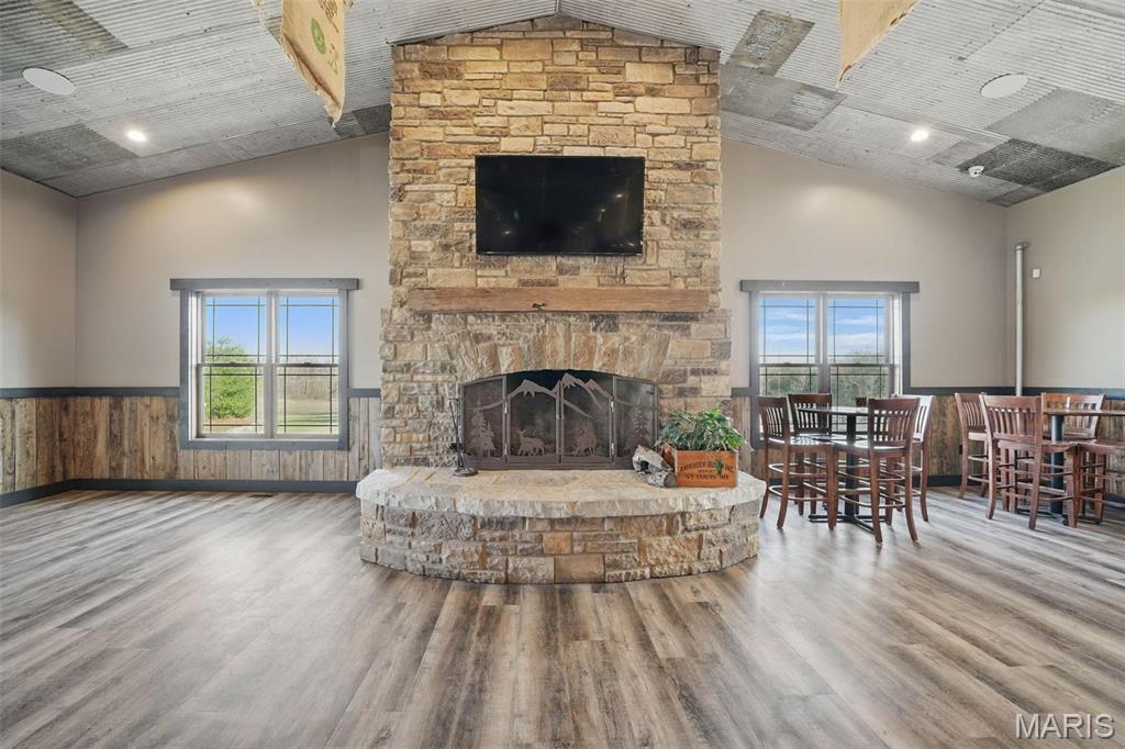 n/a - Commercial Sale