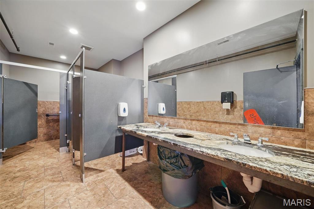 n/a - Commercial Sale