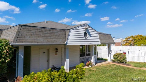 Tiny photo for 14471 Bantry Lane #15, Chesterfield, MO 63017 (MLS # 26065977)