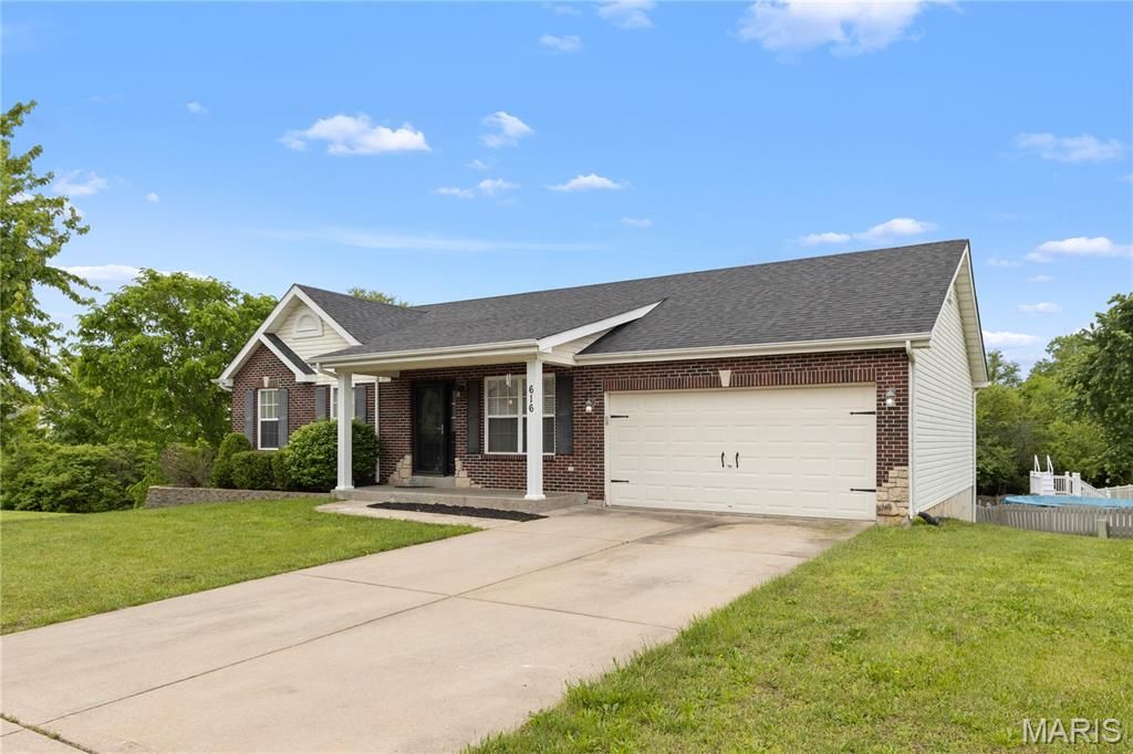 Photo of 616 Stone Bend Trail, Wentzville, MO 63385 (MLS # 26026191)