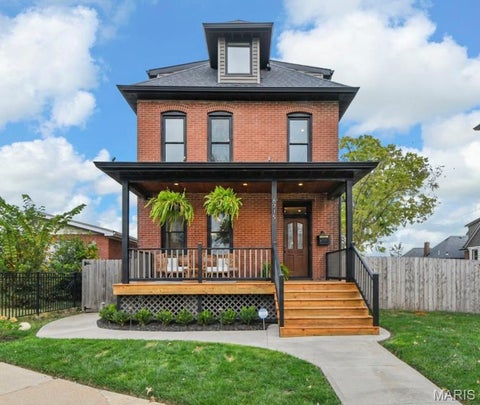 Photo of 6715 Clayton Avenue, St Louis, MO 63139 (MLS # 26069028)