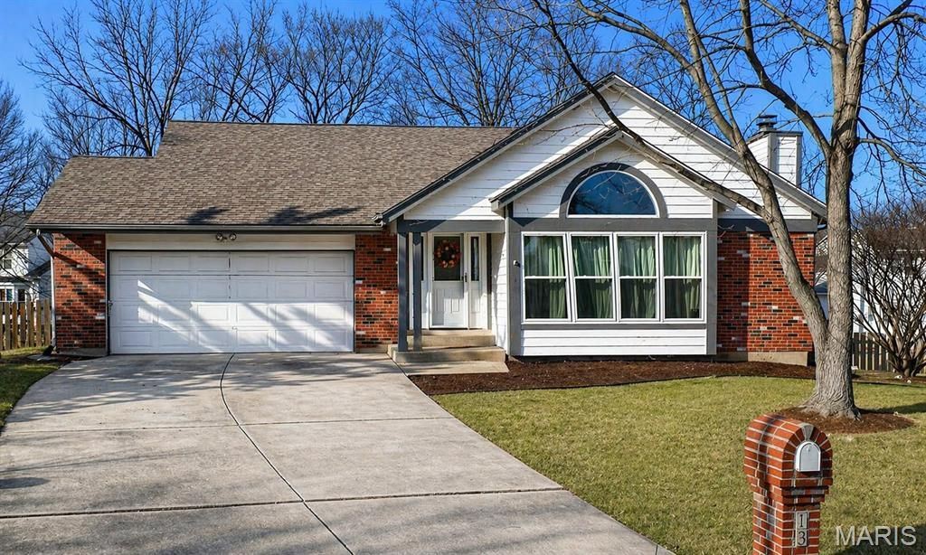 Photo of 13 Running Waters Court, St Charles, MO 63304 (MLS # 26024567)