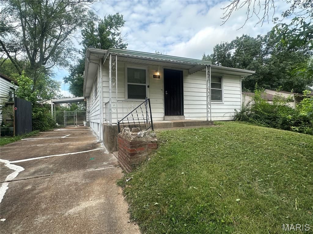 Photo of 9705 Winkler Drive, St Louis, MO 63136 (MLS # 25073679)